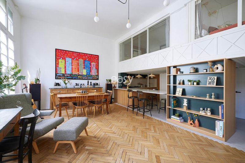 agency specialized in shooting locations throughout the city of Paris, FRANCE