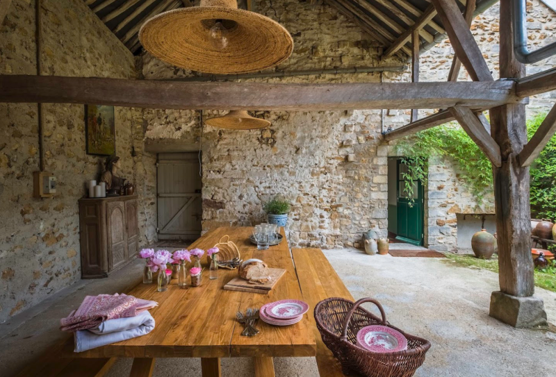 stone house in France suitable for film shooting in Paris area