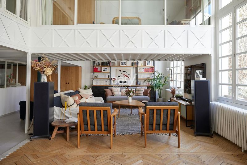 agency specializing in shooting locations throughout Paris, FRANCE