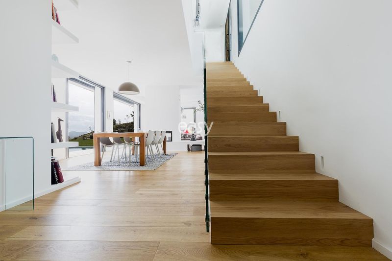 renting a venue for a professional photo shoot session in the vibrant city of Marseille