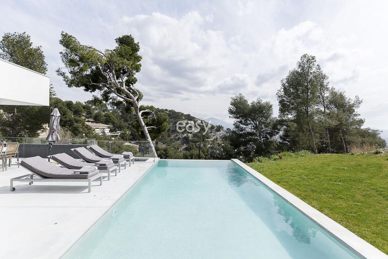 Filming location available for rent in the beautiful city of Marseille