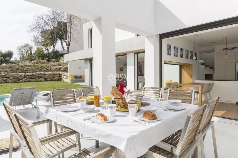 Scenic decor available for rent specifically designed for hosting exceptional events in Marseille