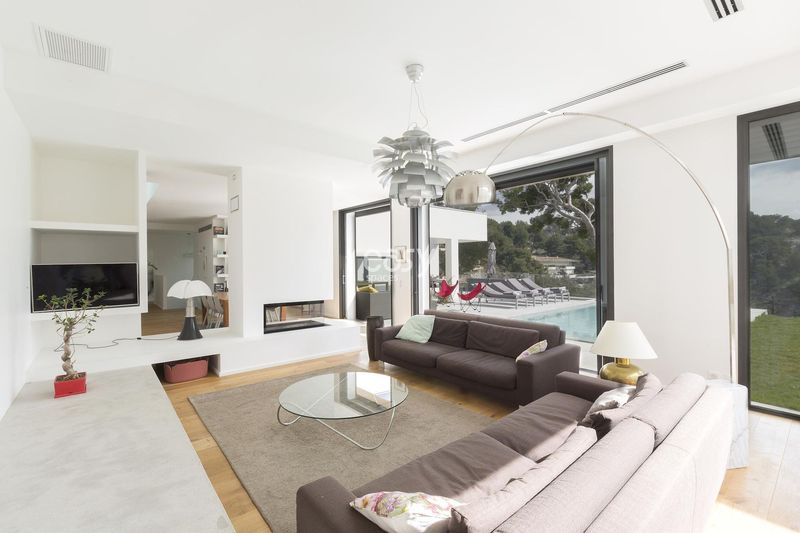 Filming location available for rent in the vibrant city of Marseille