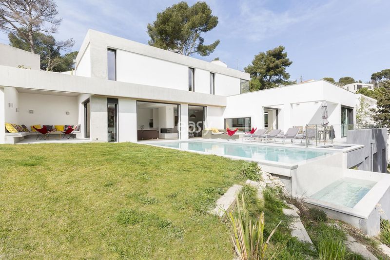 Private villa available for rent specifically for filming purposes in Marseille 13