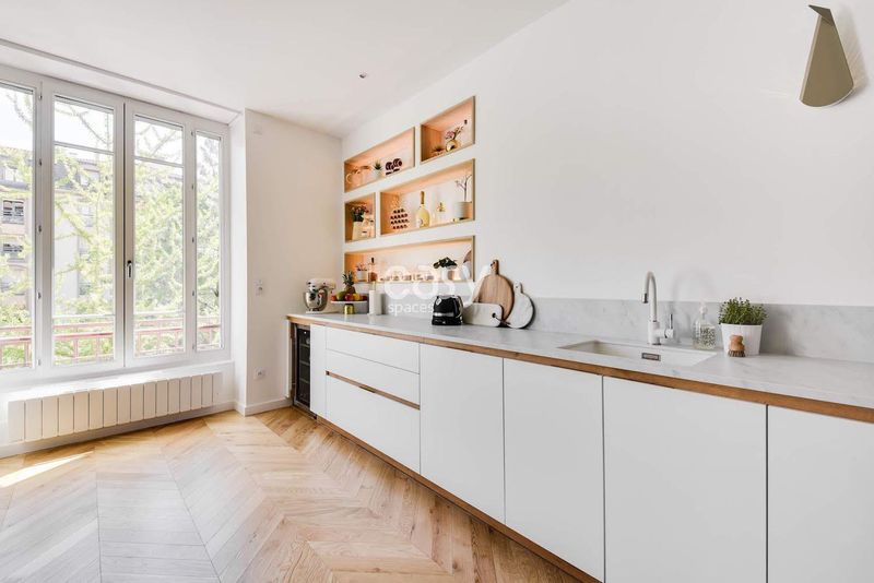 Renting an apartment in Lyon for filming purposes and movie production