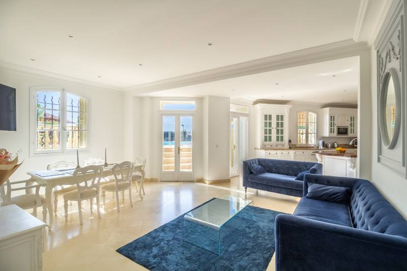 Location agency specializing in finding and renting shooting venues in Nice, FRANCE