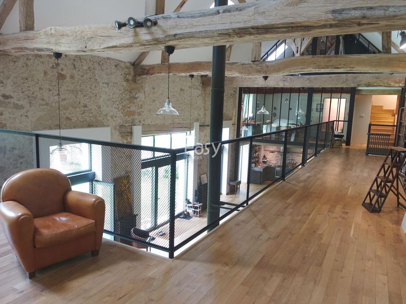 atypical space for professional photoshoot located in the heart of Paris, FRANCE