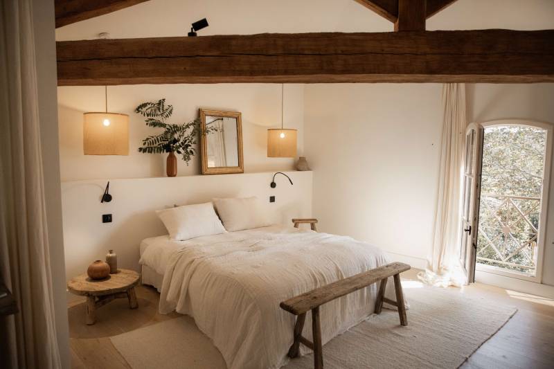 minimalist set for rent for a photoshoot in Toulouse