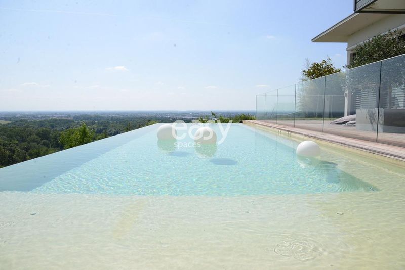 Contemporary Villa Location Available for Photo Shoot in the City of Toulouse