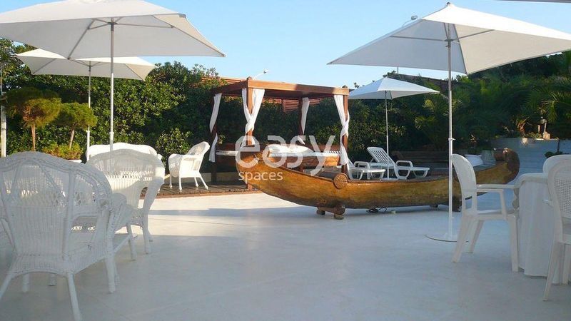 villa located directly on the waterfront available for rental for filming purposes in Cannes 06