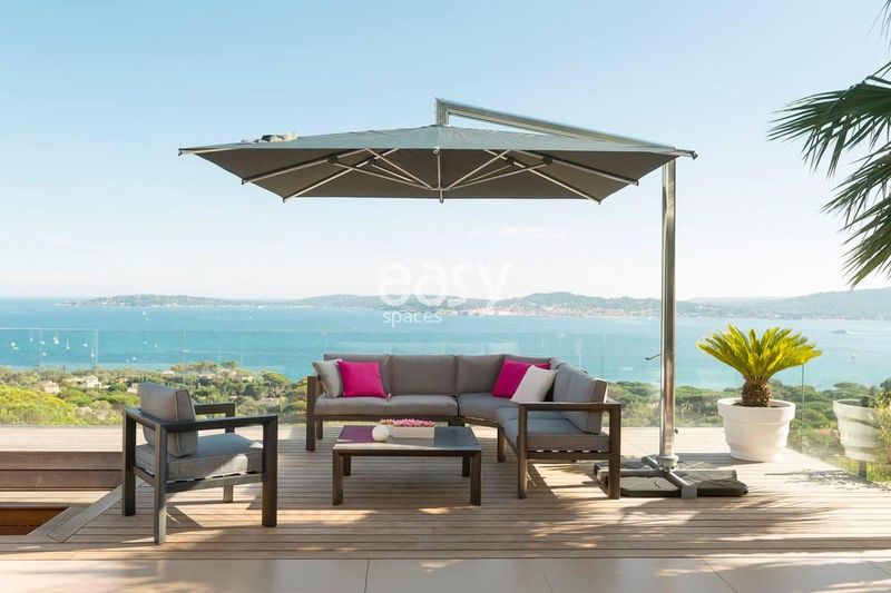 find a perfect location for a sea view photoshoot in the Var region