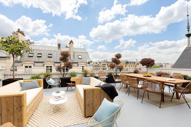 renting a venue for a corporate seminar in Paris, FRANCE with all necessary facilities