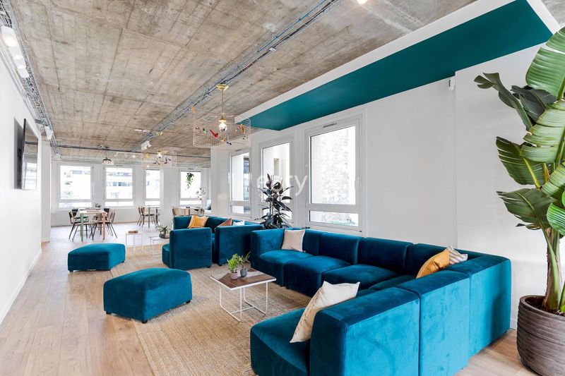 rent a venue in FRANCE to organize an elegant cocktail dinner reception in Paris