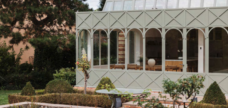 Renting a mansion for a photoshoot in Paris