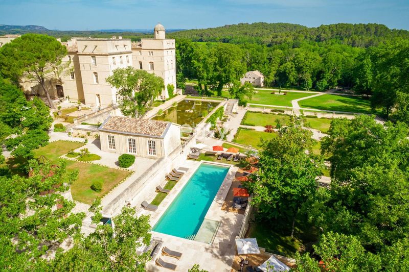 Beautiful and spacious mansion available for rent for your special event in FRANCE