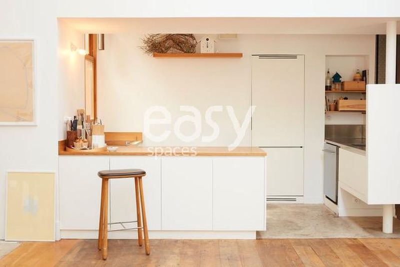 rent a professional photo studio located near Paris in FRANCE for filming purposes