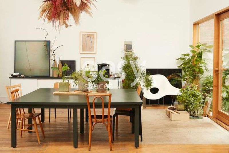 photo studio available for rent in Paris, France with professional equipment