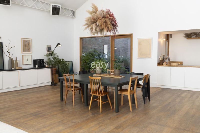 showroom available for rent in the Île-de-France region of France