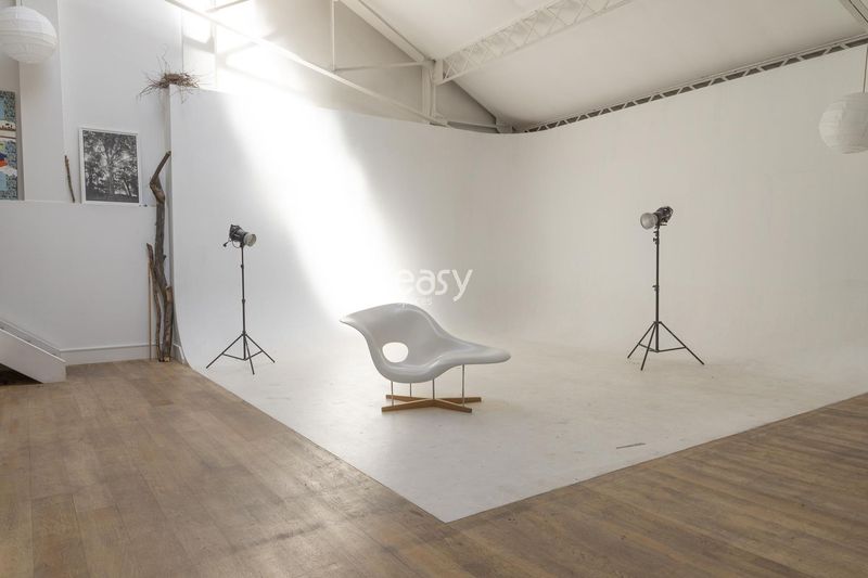 Professional studio cyclorama background used for photography production in Paris, FRANCE