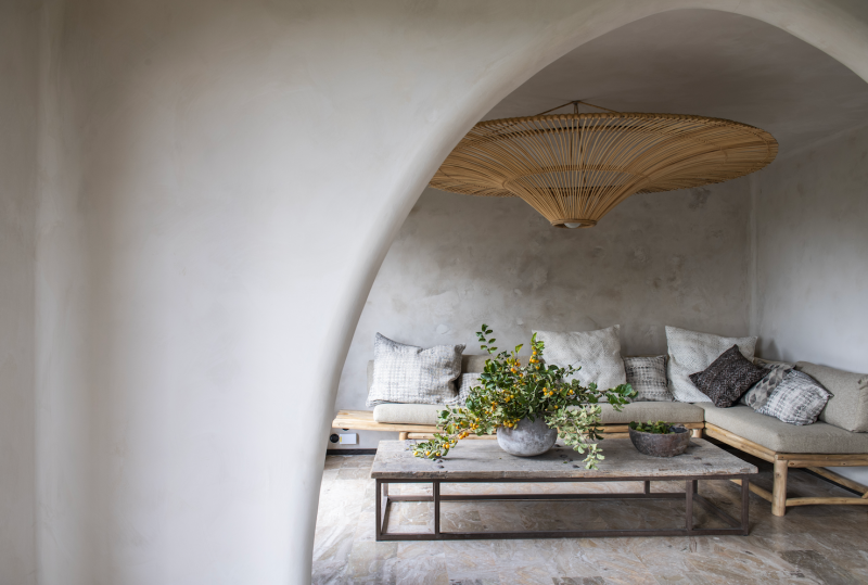 A stylish and authentic vintage location with a well-worn atmosphere perfect for professional photo shoots in Paris, FRANCE