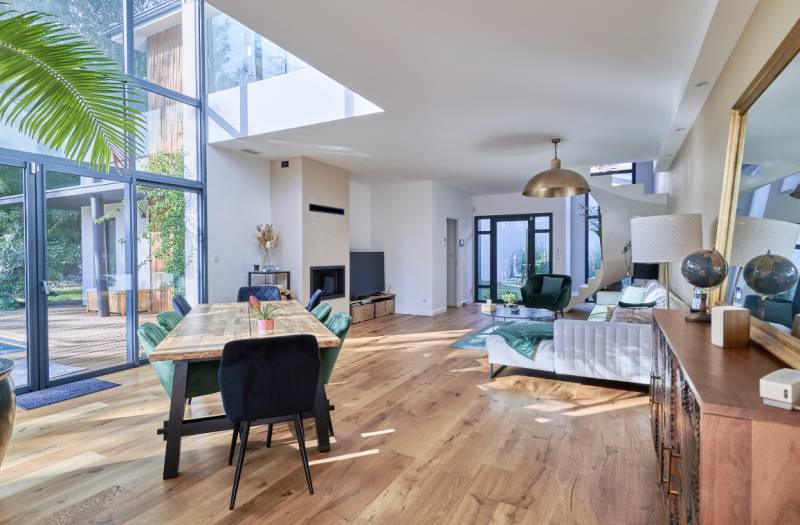 Rental of a filming location specifically designed for professional photo and video shoots in Bordeaux, FRANCE