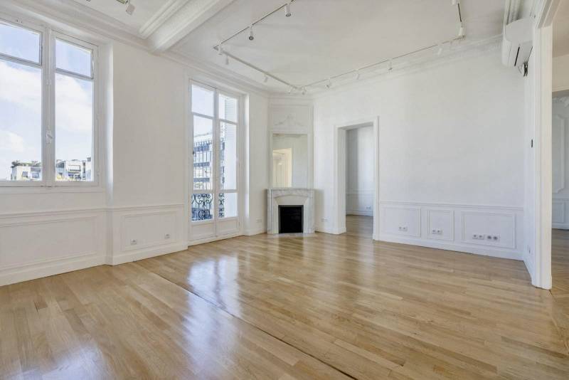 filming location in the center of Paris