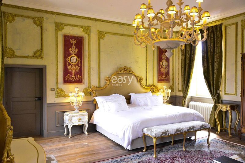 Where is the best place to find a location available for renting for a photoshoot in the city of Lyon?