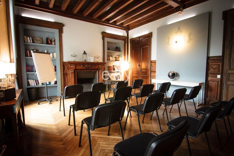 venue for holding a corporate seminar or business meeting in Nantes city