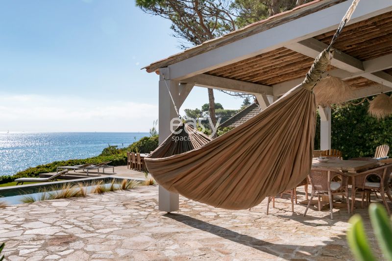 Sea view shooting location situated in the Var department in FRANCE