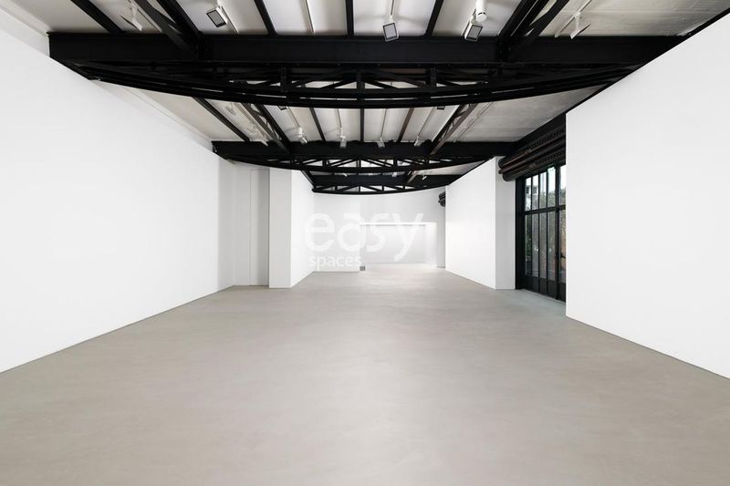 Artist's studio available for rent for professional photoshoots in Paris, FRANCE