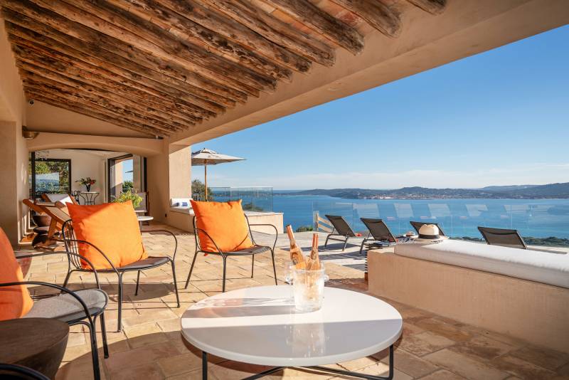 Where to find a suitable and picturesque location for a professional photoshoot in the Var region of FRANCE?