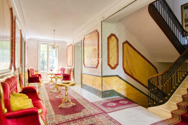 decor for photo shoots in the beautiful and historic city of Toulouse