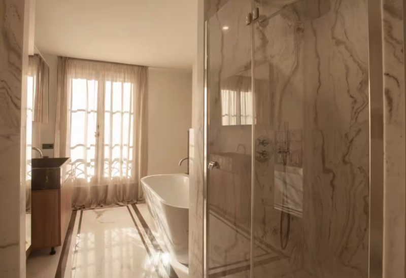 Bathroom Available for Rent in Paris, France, Perfect for Professional Photo Shooting Sessions