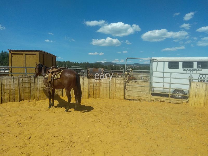 ranch available for rent for professional photo shoots and filming productions in the Provence-Alpes-Côte d'Azur region of FRANCE