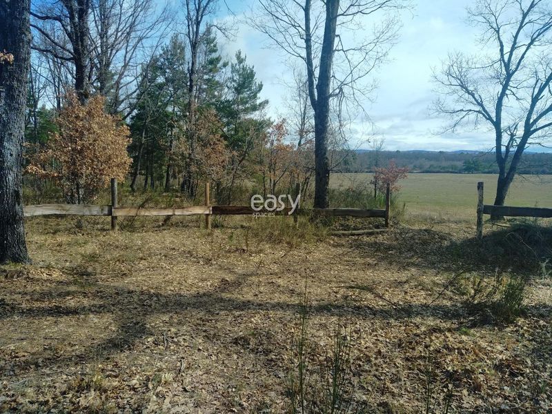 rental of an arid landscape location for photo shoot in Avignon FRANCE