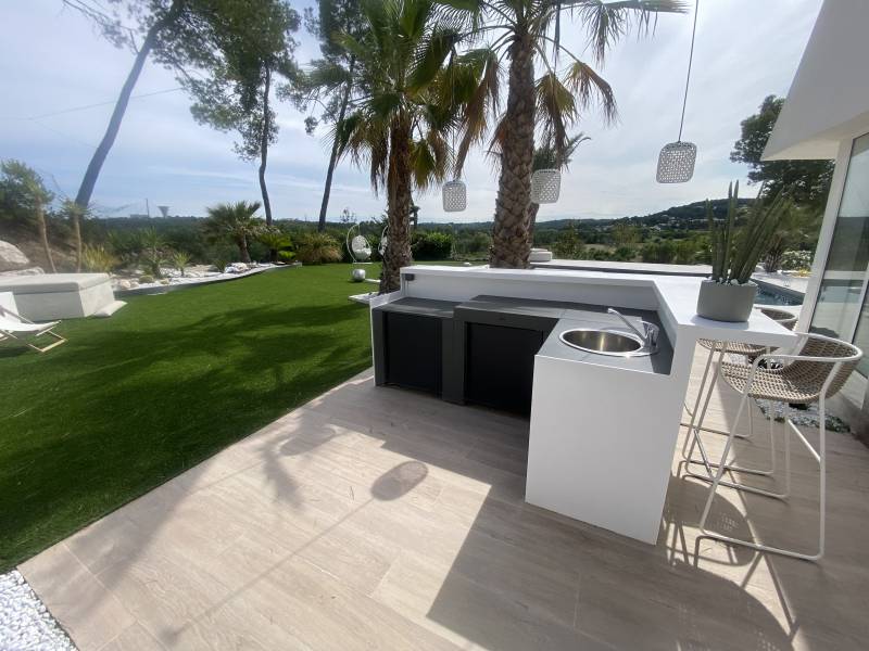 Renting a contemporary house for a professional photo shoot in Montpellier, France