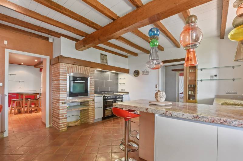 Filming location available for rent in the city of Toulouse, FRANCE