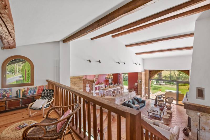 Filming location situated in the South West region of FRANCE renowned for its picturesque landscapes