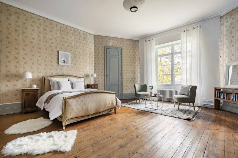 Renting a majestic and historic castle in Aquitaine, FRANCE for a professional photoshoot or filming session