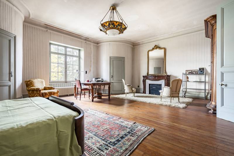 Filming location of a historic castle in Gironde, France