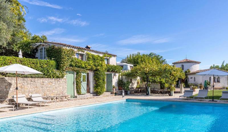 Renting a Beautiful House for a Professional Photo Shooting Session in Cannes, FRANCE