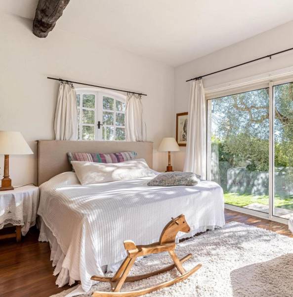 renting a house for a film shoot in Cannes, FRANCE, an ideal location for cinematographic productions