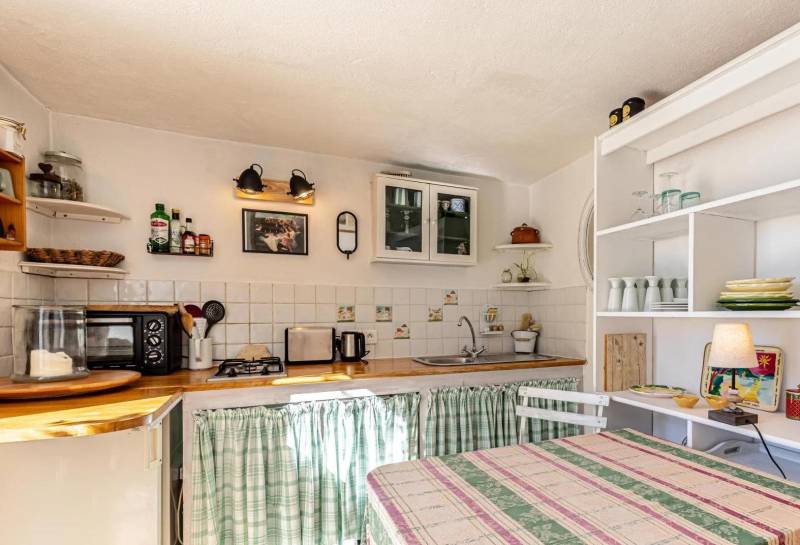 Location of the photoshoot taking place in Cannes, France