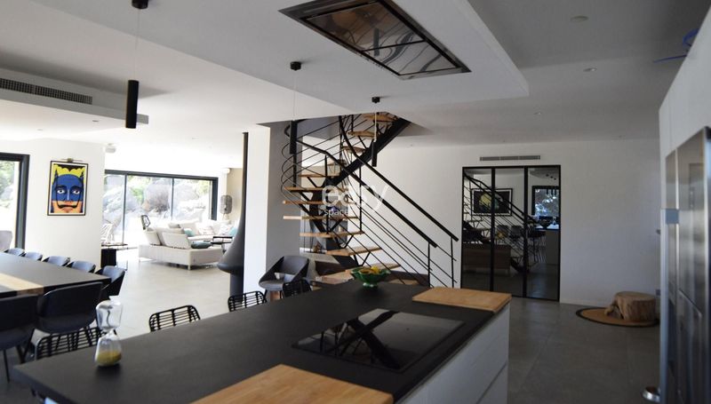 filming location in the Var region of southeastern France