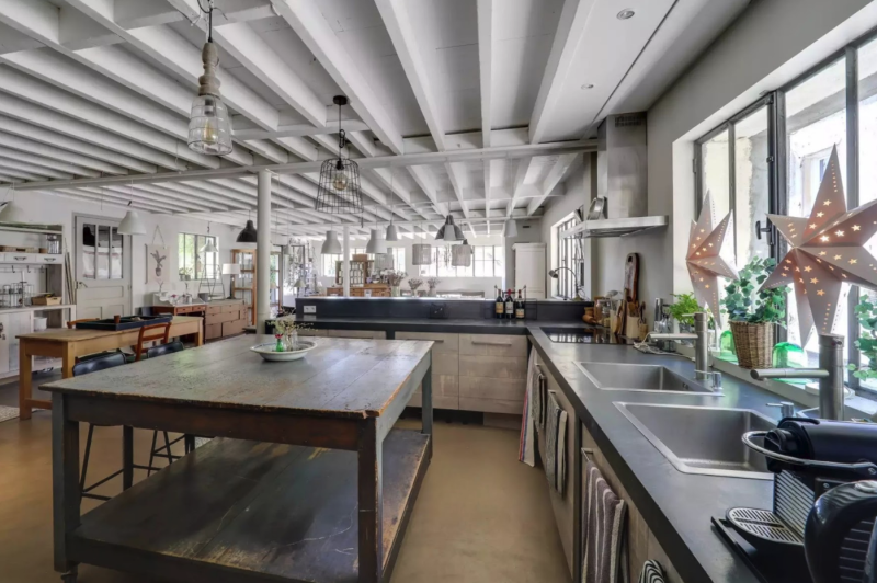 rent an unusual venue for events near Paris