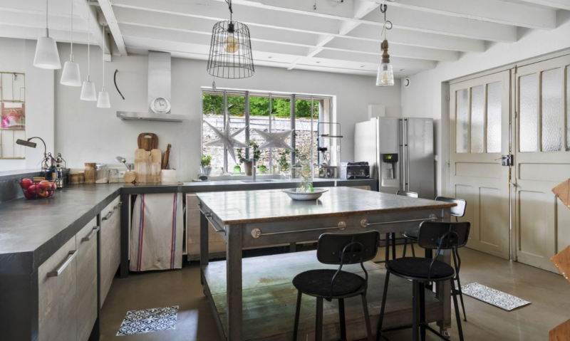 rent an unusual location for filming near Paris