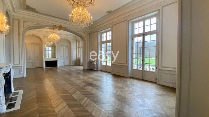 rent a venue for a cocktail party in Paris, France, department 75, perfect location for exclusive gatherings