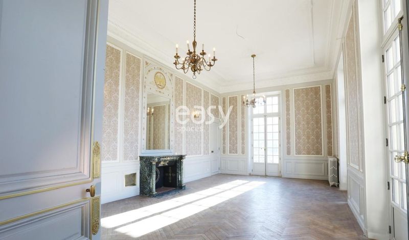 castle available for rental for filming purposes in the Île-de-France region of FRANCE