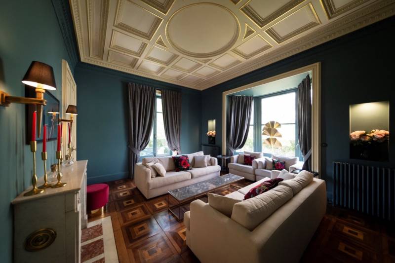 Decor available for rent in FRANCE for photo shoots near Lyon with various settings