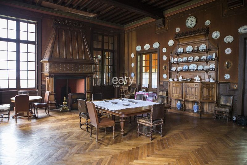 detailed description and depiction of the scenic filming locations in Bordeaux Gironde